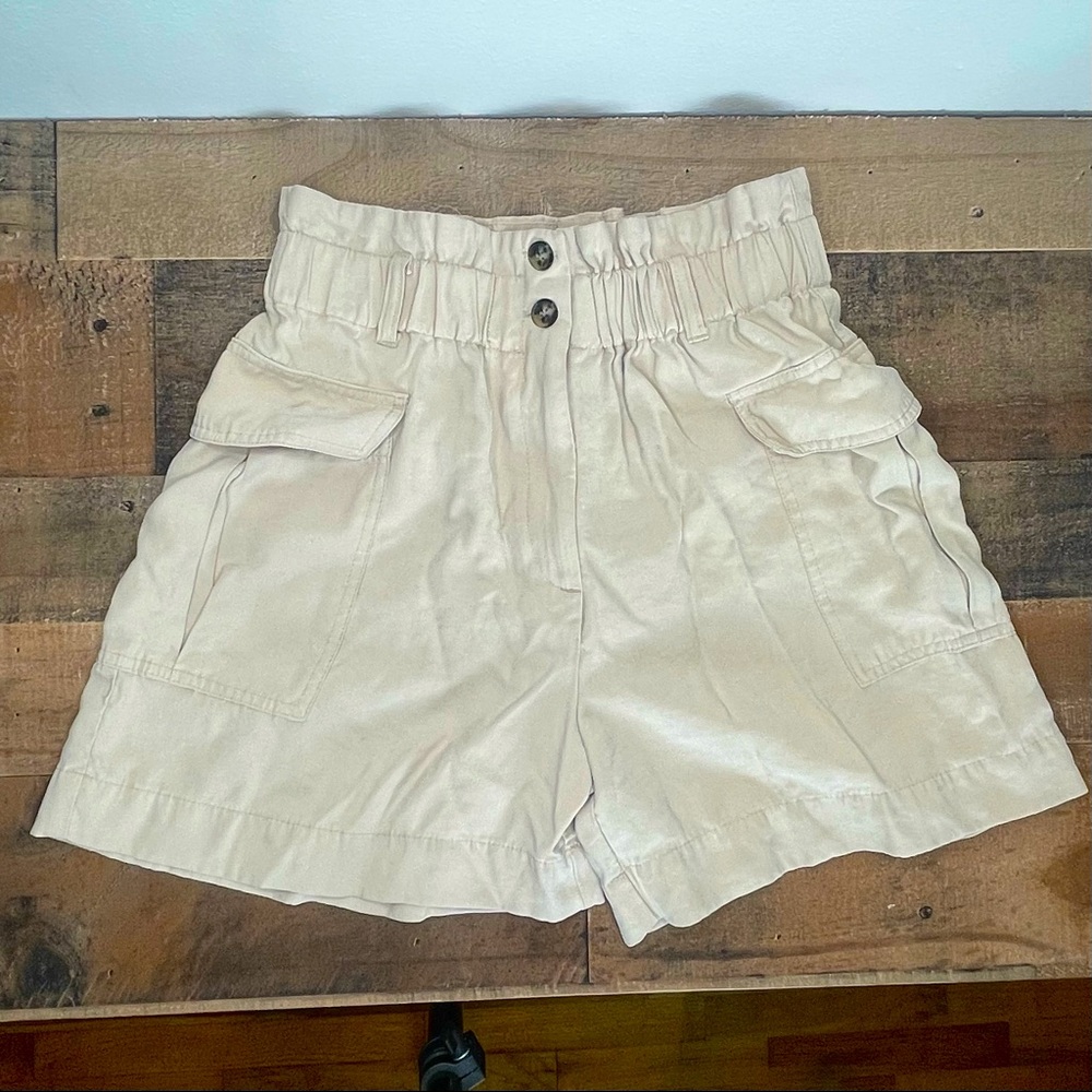 NWOT H&M High Waist Cargo Paper Bag Shorts Size 10